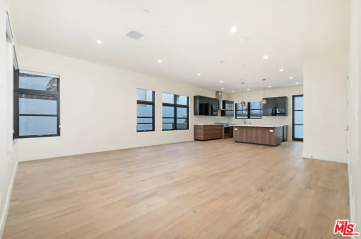 822 S Plymouth Boulevard 2, Los Angeles, California 90005