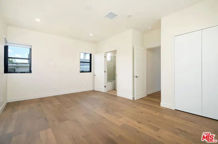 822 S Plymouth Boulevard 2, Los Angeles, California 90005