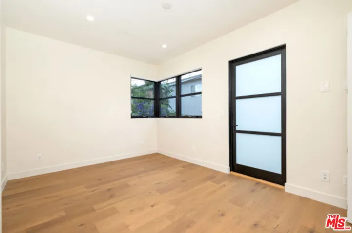 822 S Plymouth Boulevard 2, Los Angeles, California 90005