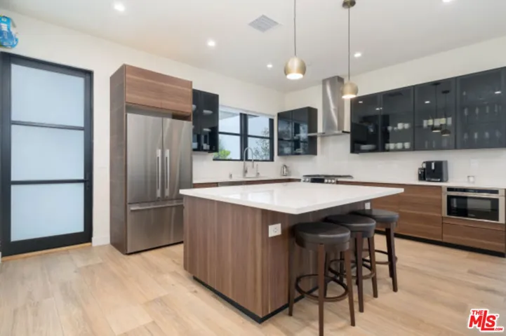 822 S Plymouth Boulevard 2, Los Angeles, California 90005