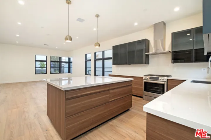 822 S Plymouth Boulevard 2, Los Angeles, California 90005