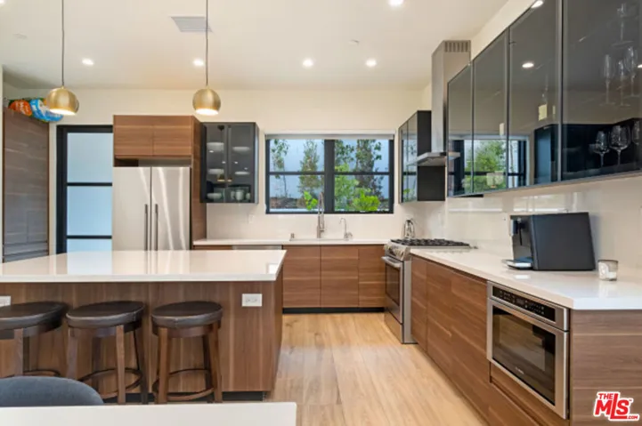 822 S Plymouth Boulevard 2, Los Angeles, California 90005