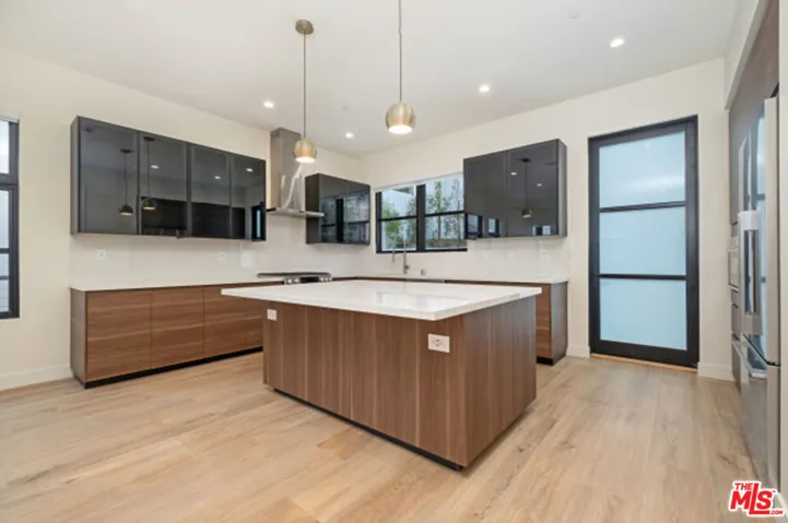 822 S Plymouth Boulevard 2, Los Angeles, California 90005