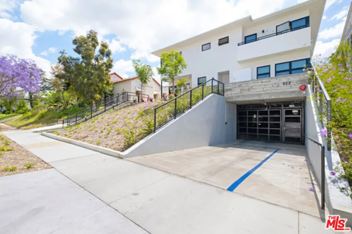 822 S Plymouth Boulevard 2, Los Angeles, California 90005