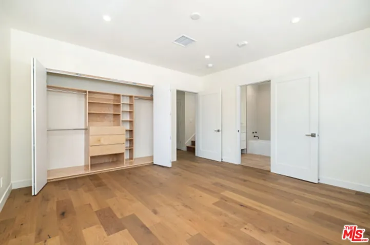 822 S Plymouth Boulevard 2, Los Angeles, California 90005