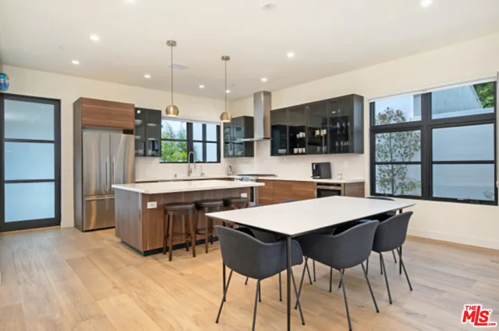 822 S Plymouth Boulevard 2, Los Angeles, California 90005