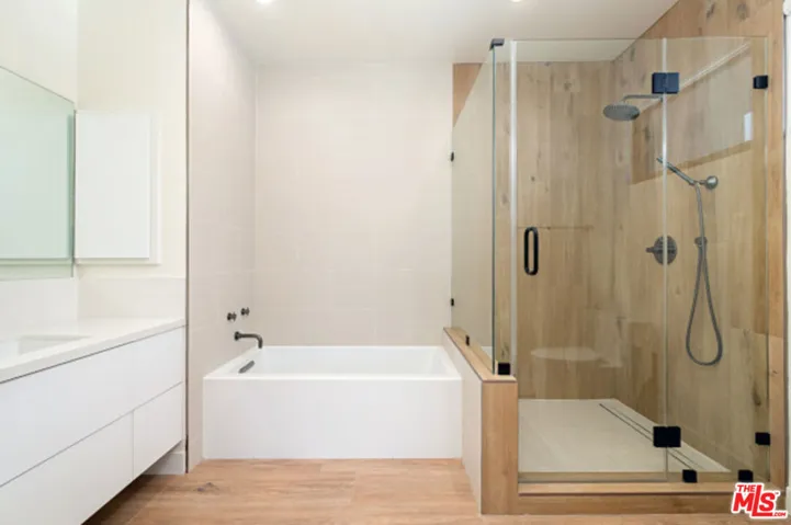 822 S Plymouth Boulevard 2, Los Angeles, California 90005