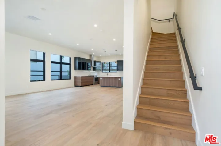 822 S Plymouth Boulevard 2, Los Angeles, California 90005