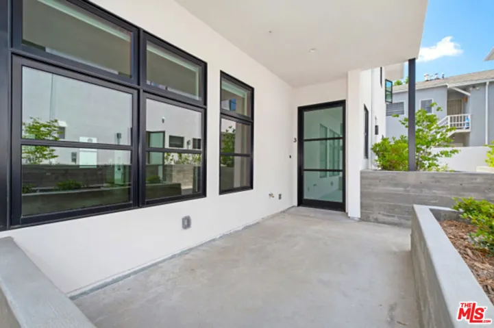 822 S Plymouth Boulevard 2, Los Angeles, California 90005