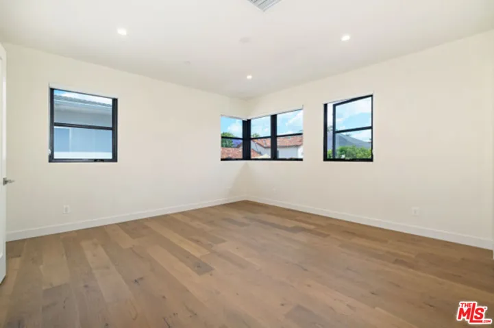 822 S Plymouth Boulevard 2, Los Angeles, California 90005