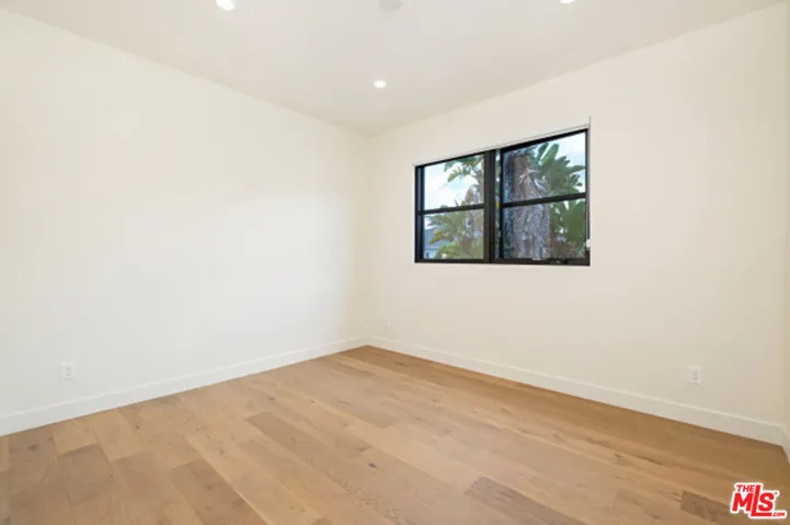 822 S Plymouth Boulevard 2, Los Angeles, California 90005