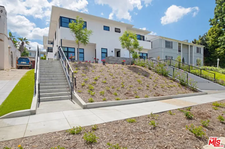 822 S Plymouth Boulevard 2, Los Angeles, California 90005