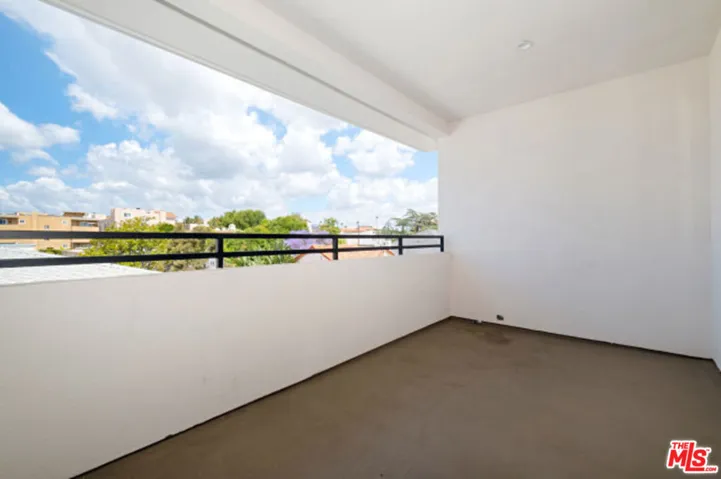 822 S Plymouth Boulevard 2, Los Angeles, California 90005