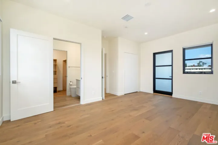 822 S Plymouth Boulevard 2, Los Angeles, California 90005