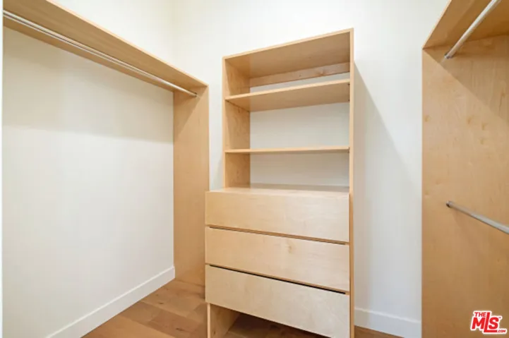 822 S Plymouth Boulevard 2, Los Angeles, California 90005