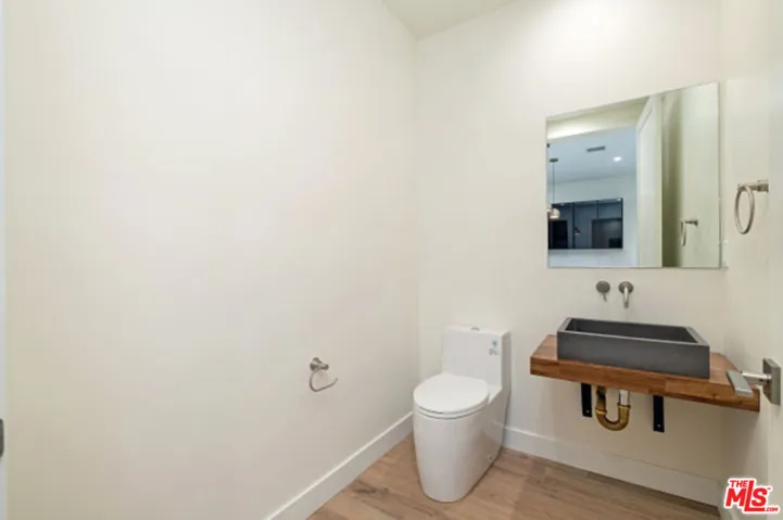 822 S Plymouth Boulevard 2, Los Angeles, California 90005
