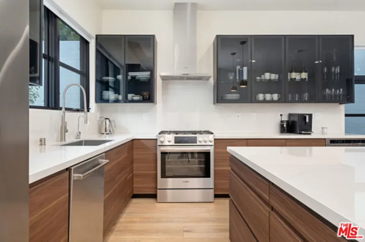 822 S Plymouth Boulevard 2, Los Angeles, California 90005