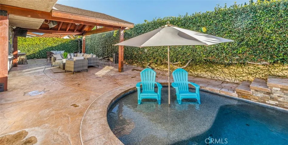 Wrap around pool with Baja Step