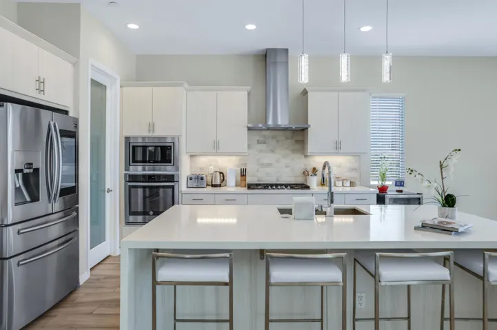Waterfall Quarz Counters