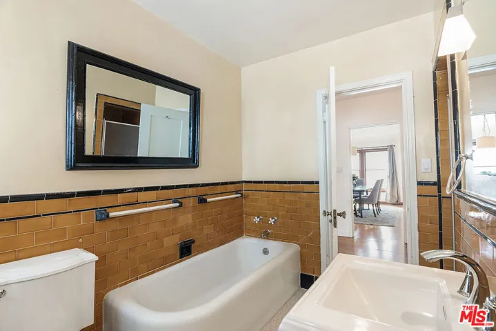 1138 S Citrus Avenue 8, Los Angeles, California 90019