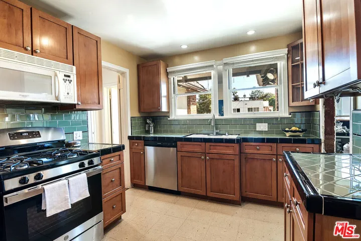 1138 S Citrus Avenue 8, Los Angeles, California 90019