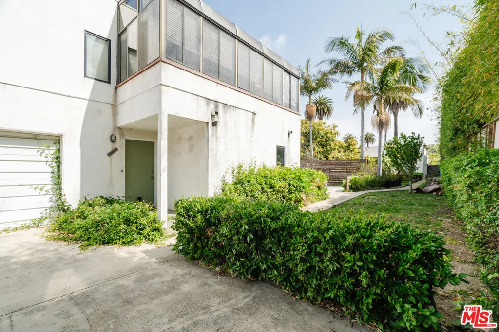 3875 Marcasel Avenue, Los Angeles, California 90066 home-pic-22