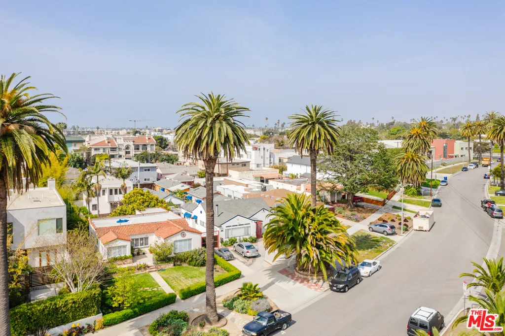 3875 Marcasel Avenue, Los Angeles, California 90066 home-pic-35