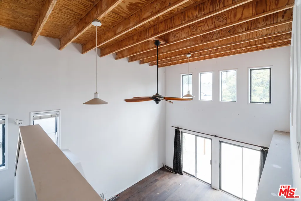 3875 Marcasel Avenue, Los Angeles, California 90066 home-pic-27