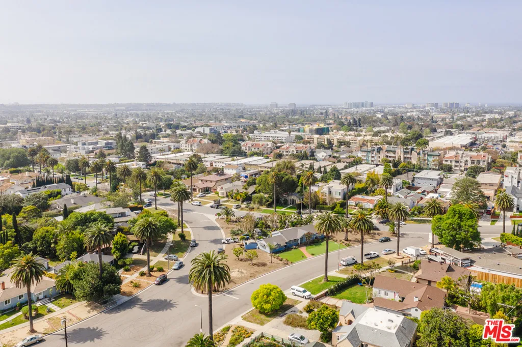 3875 Marcasel Avenue, Los Angeles, California 90066 home-pic-38