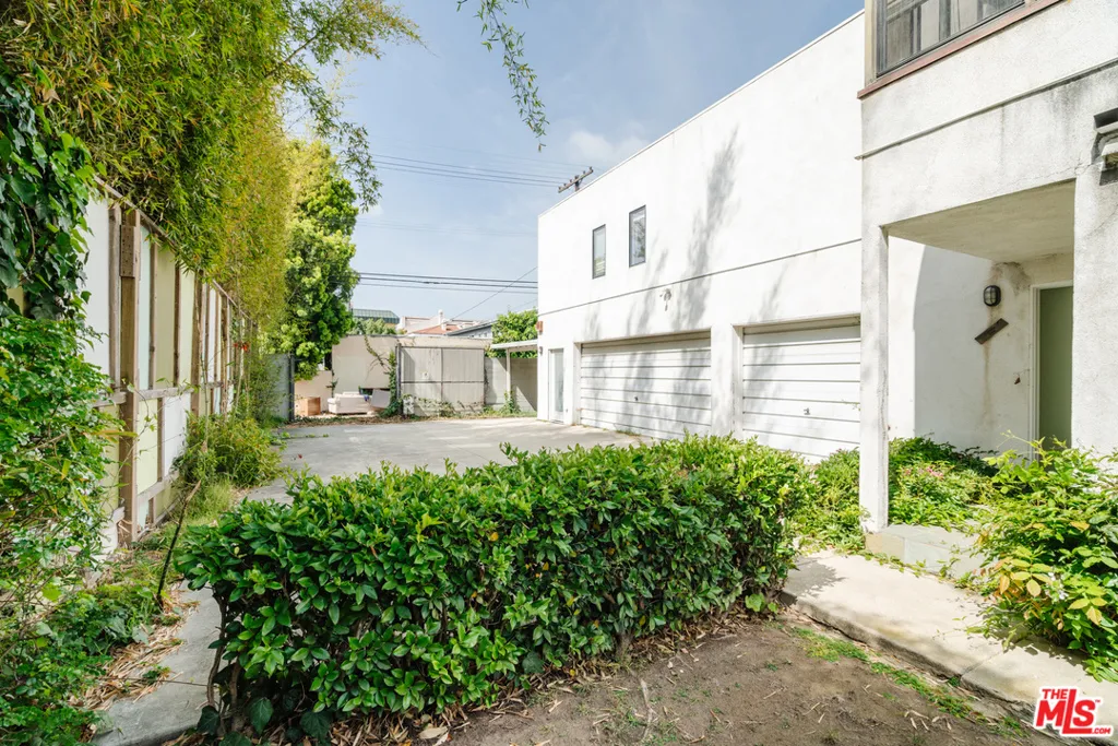 3875 Marcasel Avenue, Los Angeles, California 90066 home-pic-19