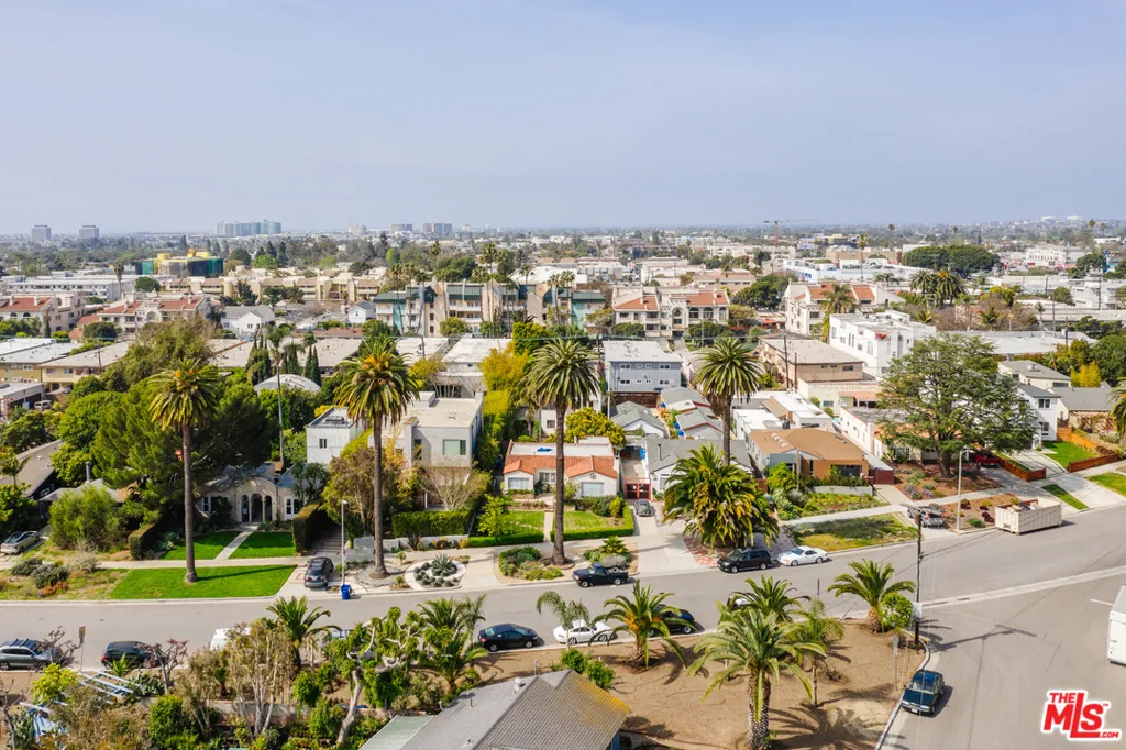 3875 Marcasel Avenue, Los Angeles, California 90066 home-pic-34