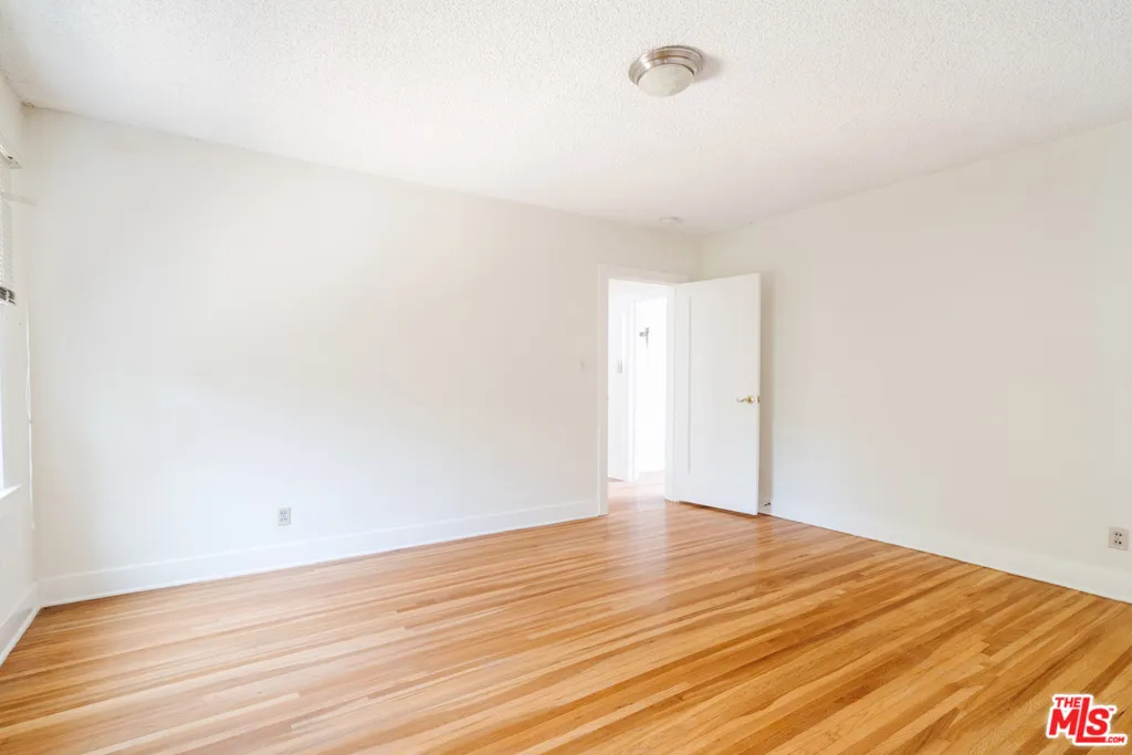 3875 Marcasel Avenue, Los Angeles, California 90066 home-pic-10