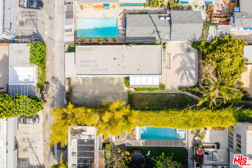 3875 Marcasel Avenue, Los Angeles, California 90066 home-pic-2