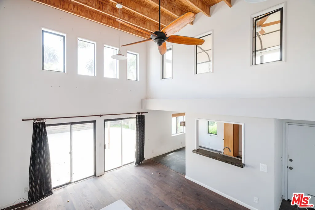 3875 Marcasel Avenue, Los Angeles, California 90066 home-pic-26