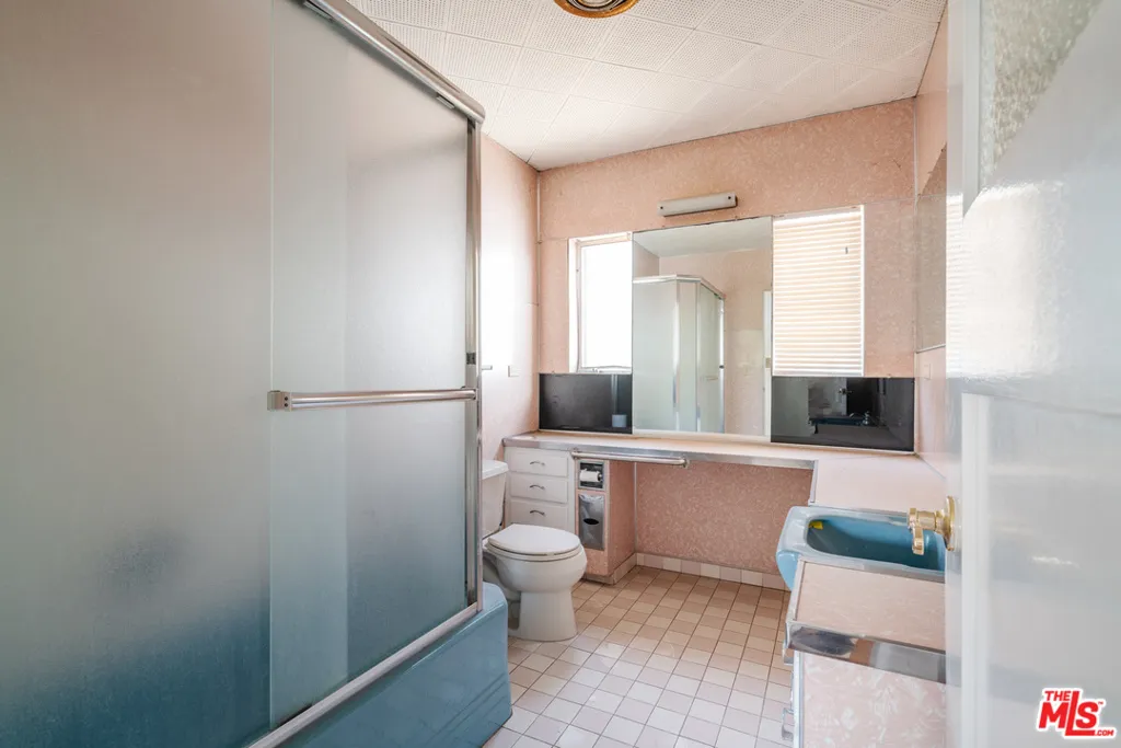 3875 Marcasel Avenue, Los Angeles, California 90066 home-pic-11