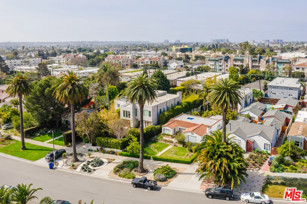 3875 Marcasel Avenue, Los Angeles, California 90066 home-pic-0