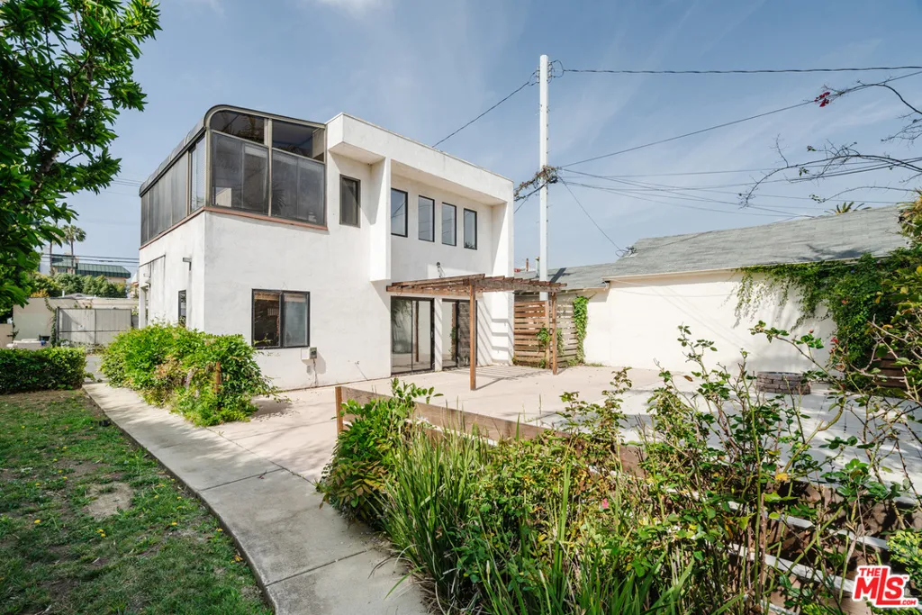 3875 Marcasel Avenue, Los Angeles, California 90066 home-pic-18