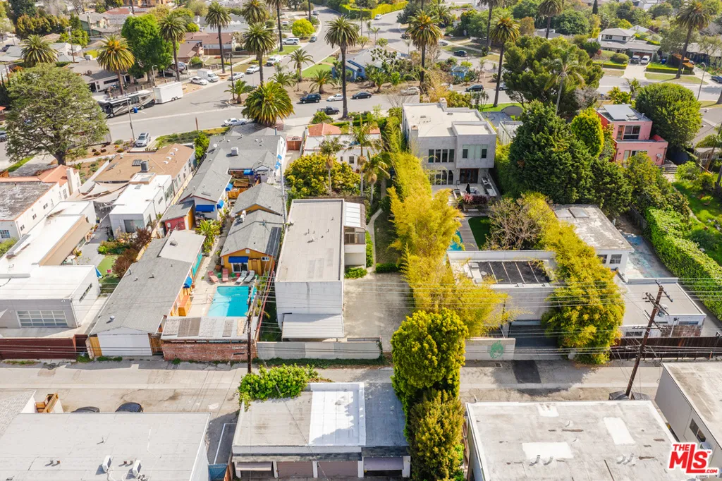 3875 Marcasel Avenue, Los Angeles, California 90066 home-pic-36