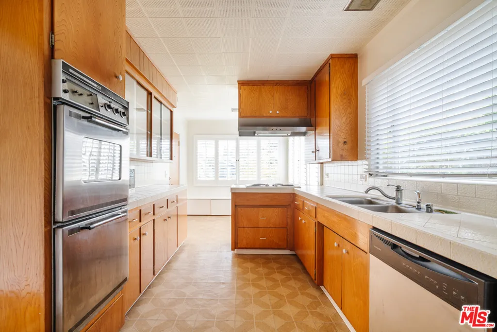 3875 Marcasel Avenue, Los Angeles, California 90066 home-pic-7