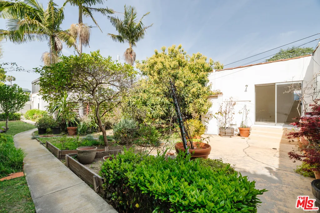 3875 Marcasel Avenue, Los Angeles, California 90066 home-pic-15
