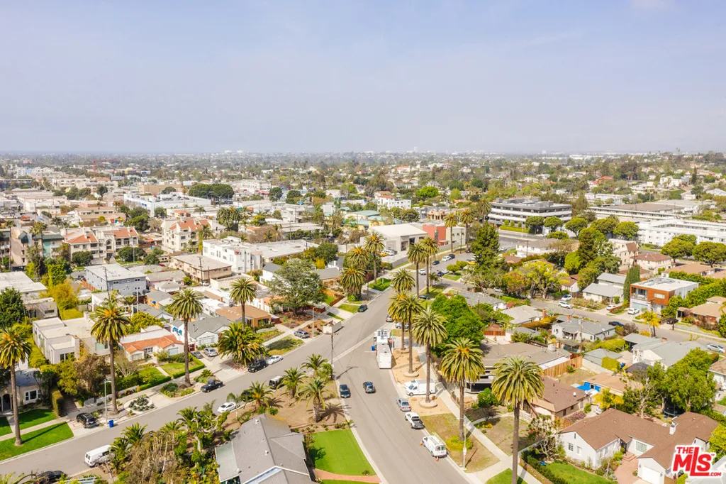 3875 Marcasel Avenue, Los Angeles, California 90066 home-pic-40