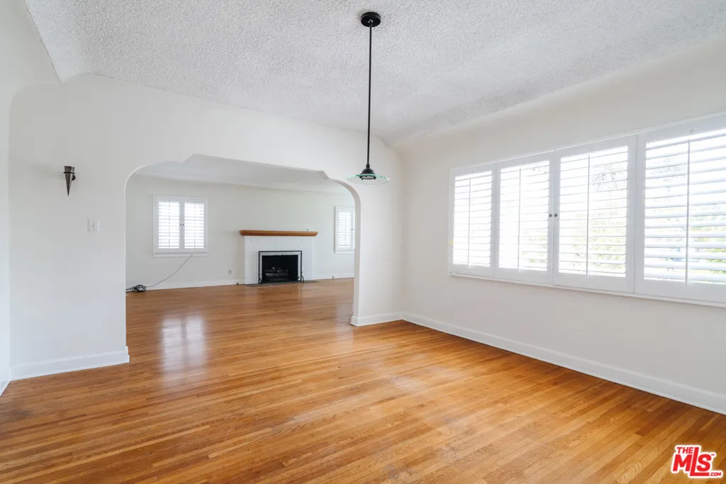 3875 Marcasel Avenue, Los Angeles, California 90066 home-pic-6