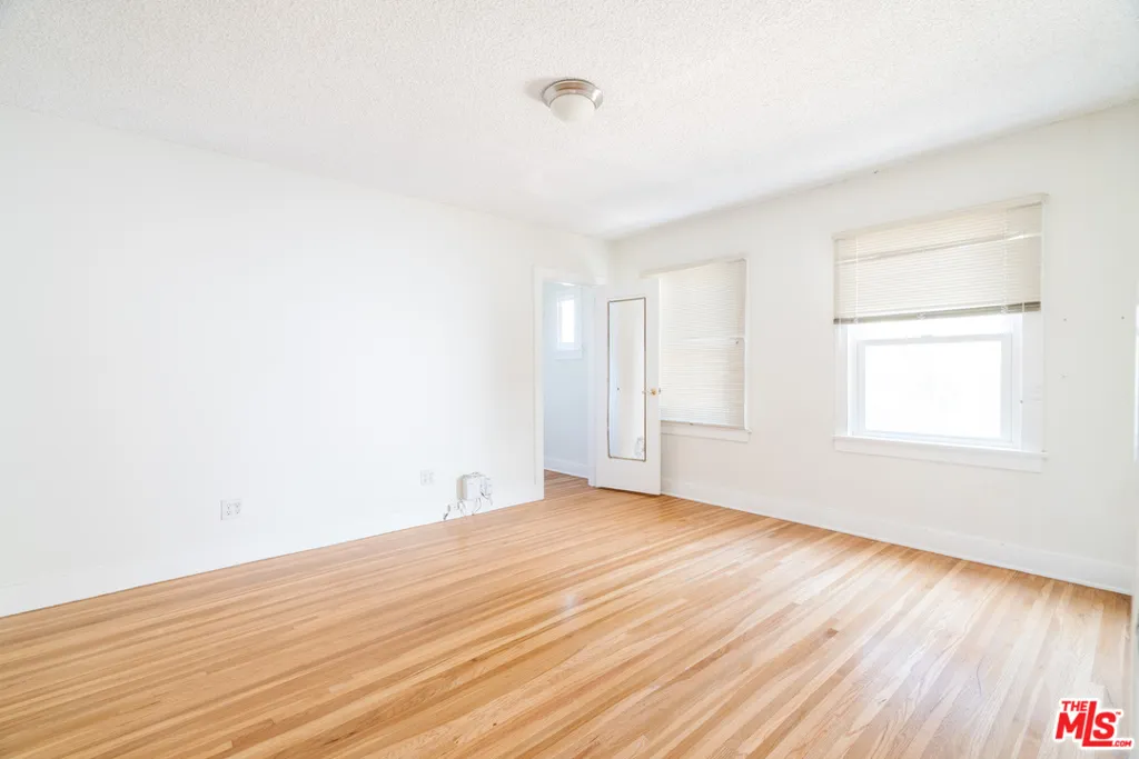 3875 Marcasel Avenue, Los Angeles, California 90066 home-pic-9