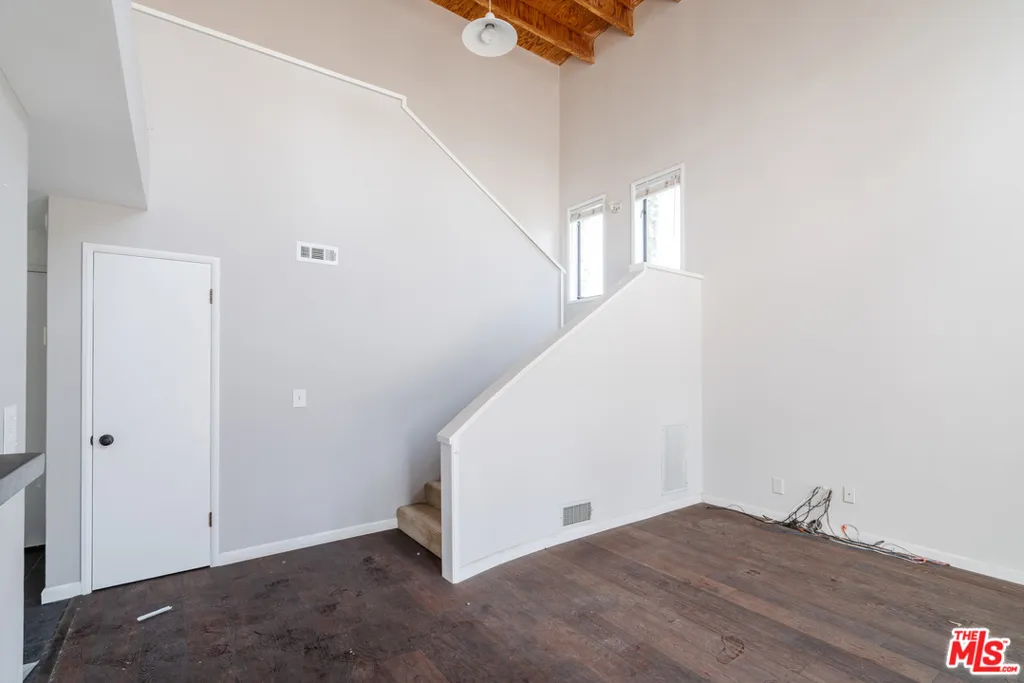 3875 Marcasel Avenue, Los Angeles, California 90066 home-pic-25