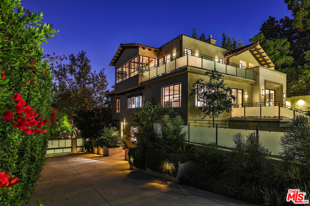 7801 Hillside Avenue, Los Angeles, California 90046 home-pic-1