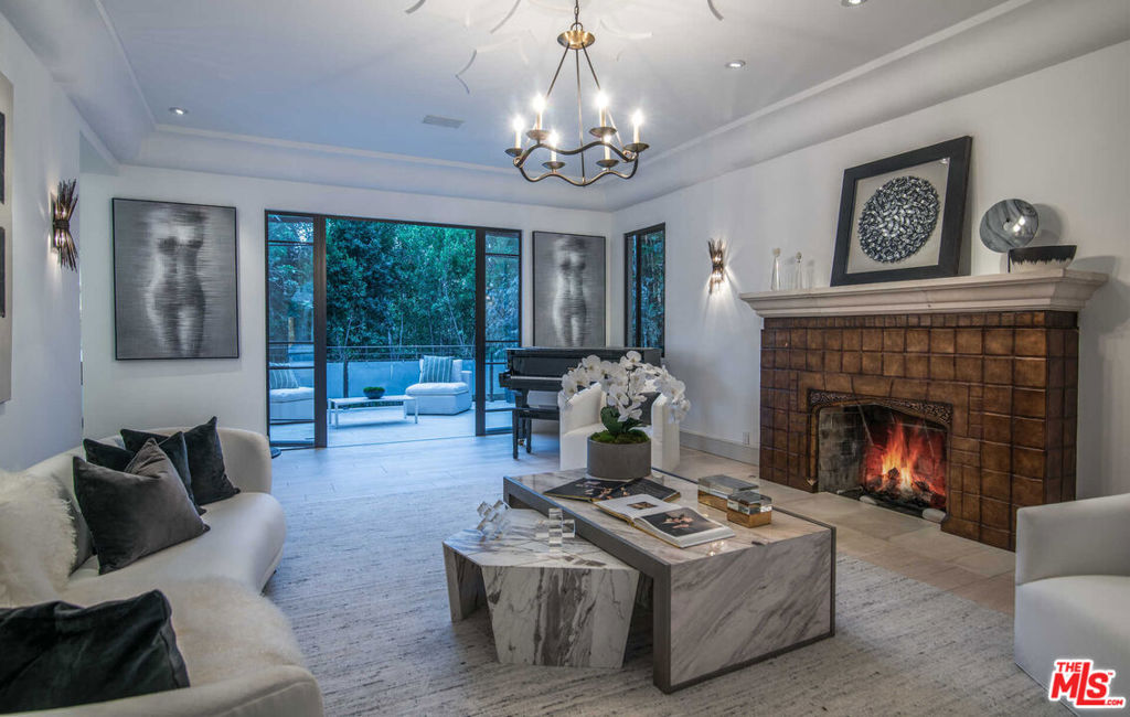 7801 Hillside Avenue, Los Angeles, California 90046 home-pic-2
