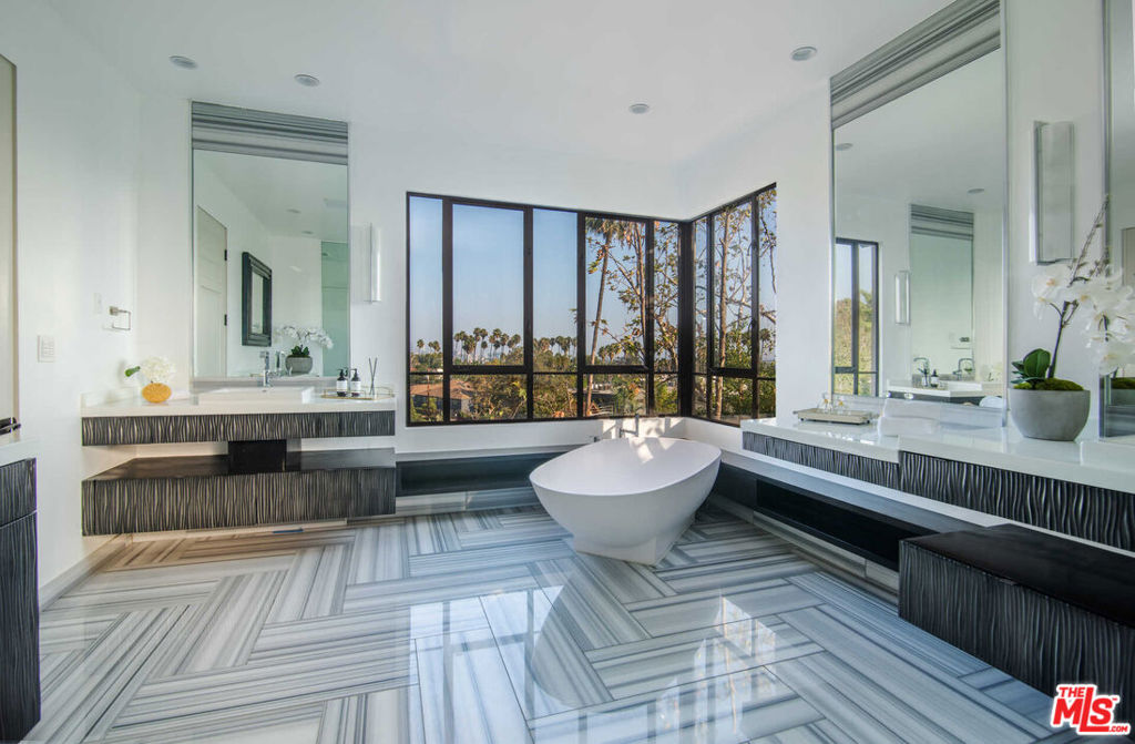 7801 Hillside Avenue, Los Angeles, California 90046 home-pic-12