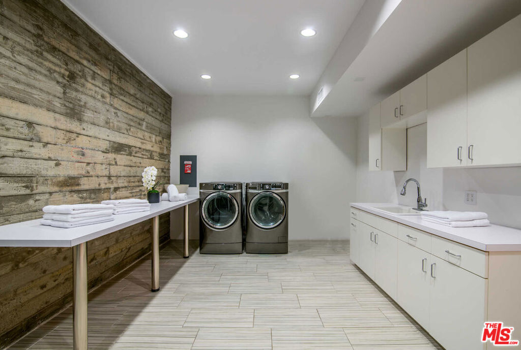 7801 Hillside Avenue, Los Angeles, California 90046 home-pic-20