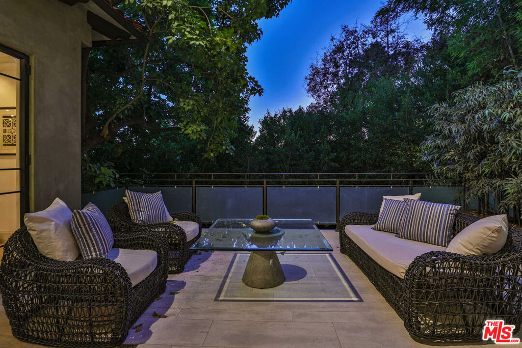 7801 Hillside Avenue, Los Angeles, California 90046 home-pic-3
