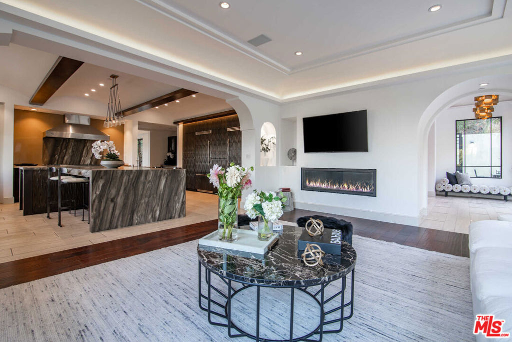 7801 Hillside Avenue, Los Angeles, California 90046 home-pic-6